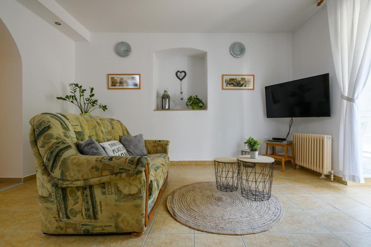 PUY Apartman Aleksandra מראה חיצוני תמונה